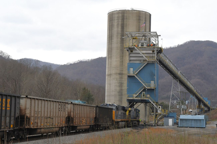 R614-19 arrives at the Lynch #3 mine of Bluegrass Natural Resources LLC near Cumberland KY.